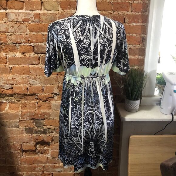 NEEDLE & THREAD V-NECK DRESS WOMENS SMALL - Picture 3 of 9